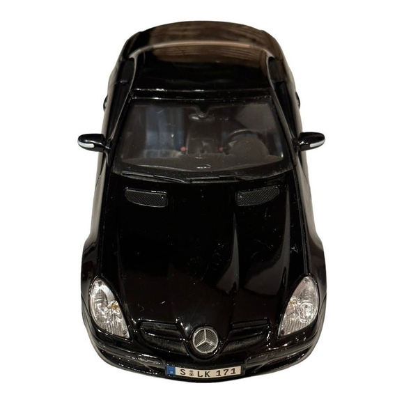 Maisto Model Car Mercedes Benz SLK Black 1:18 Scale Model Car Diecast Model Car - Picture 1 of 6